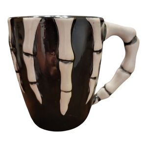 Spooky Hollow Skeleton Hand Mug Black White Excellent Halloween Gothic 3D‎ Bone